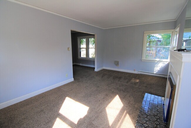 Foto del edificio - Charming 3 Bedroom, 2 Bath House For Rent!!