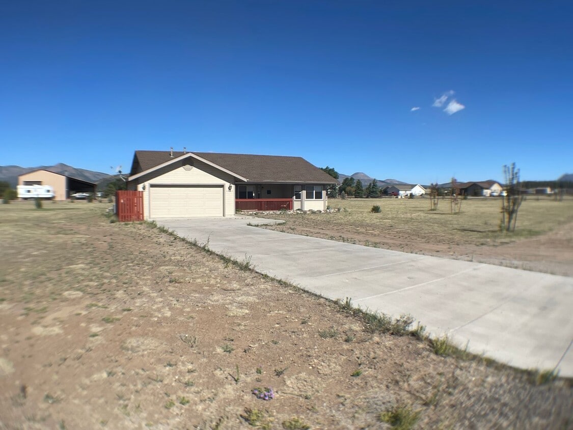 Primary Photo - Available 9/10 | Beautiful Single-Level 3-...