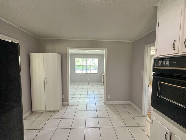Foto del edificio - 3 bedroom 2 bath home in central location!