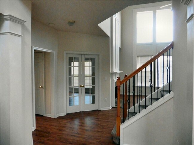 Building Photo - 535 Midhurst Pl
