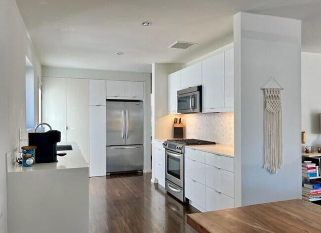 Building Photo - Coastal 2 Bedroom 1 Bath Haven