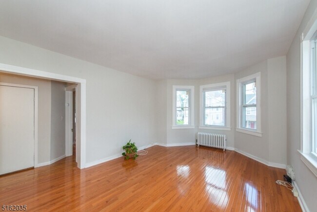 Building Photo - 157 Walnut St