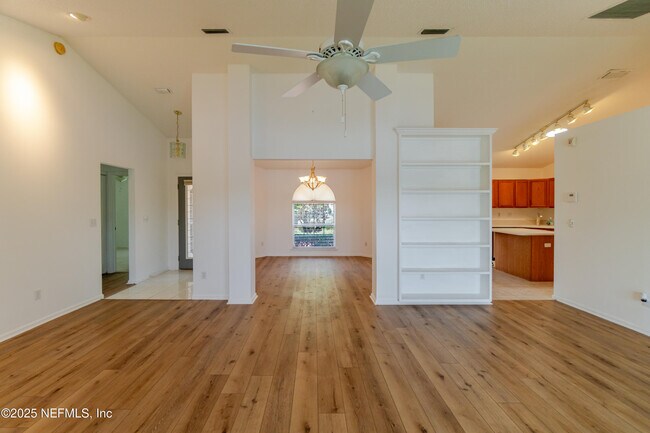 Foto del edificio - 1623 Sandy Springs Dr