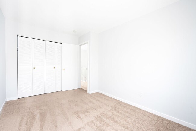 Foto del edificio - Beautiful 3 Bedroom 2 Bath Townhome