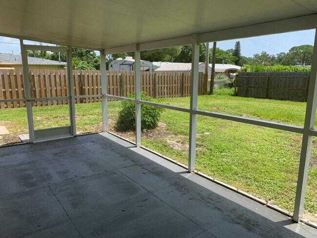 Foto del edificio - 3/2/1 RENTAL HOUSE IN THE RIVER PARK AREA.