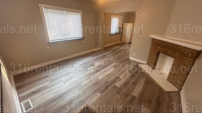Building Photo - $695- 2 bed 1 bath - Newly Remodeled Duplex