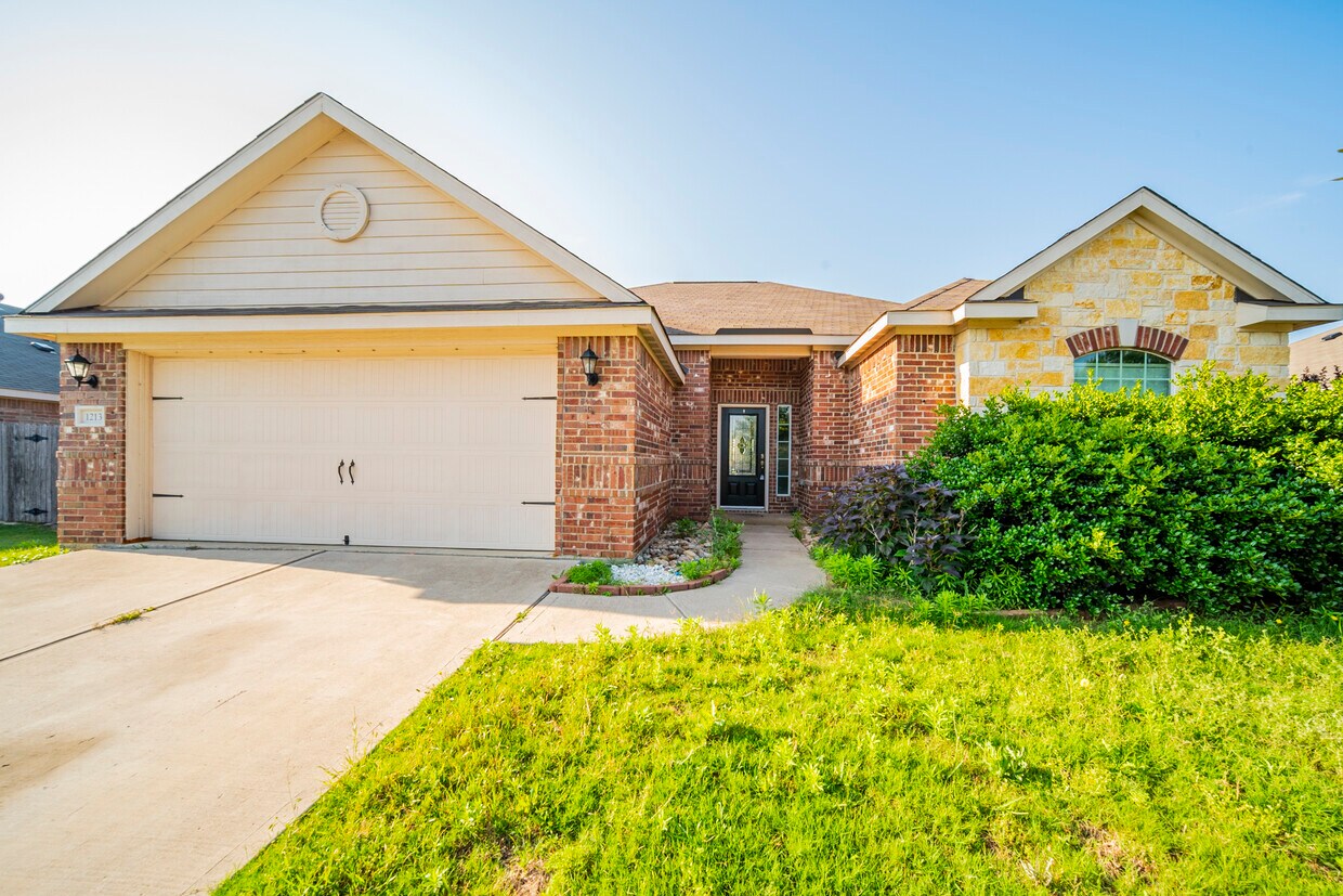 Primary Photo - 1213 Switchgrass Ln