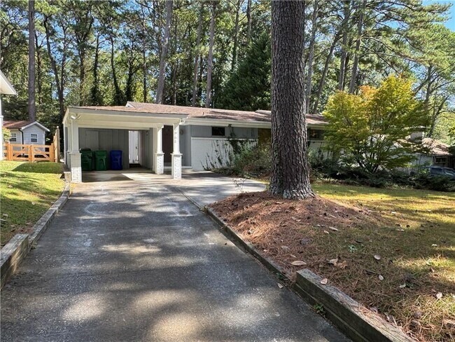 Building Photo - 1968 Fairway Cir NE