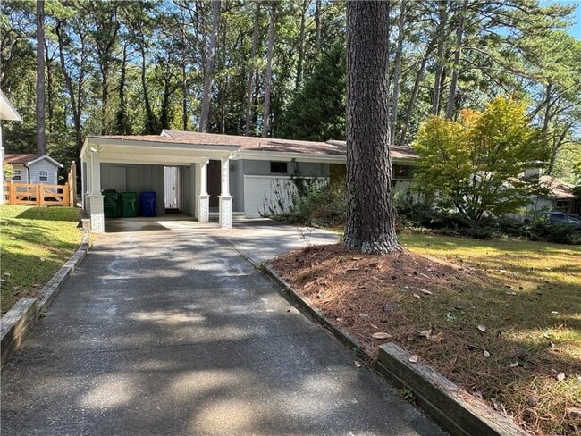 Photo - 1968 Fairway Cir NE House