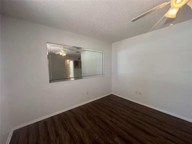 Foto del edificio - 8250 Lombra Ave