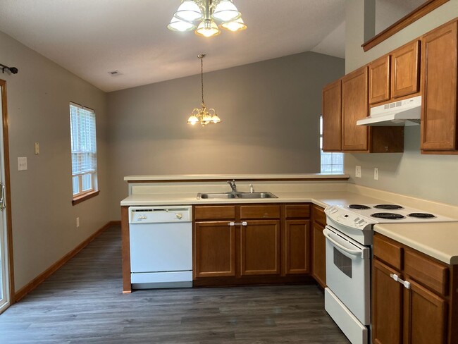 Building Photo - Well Maintained, 3 Bedroom Home on a Corne...