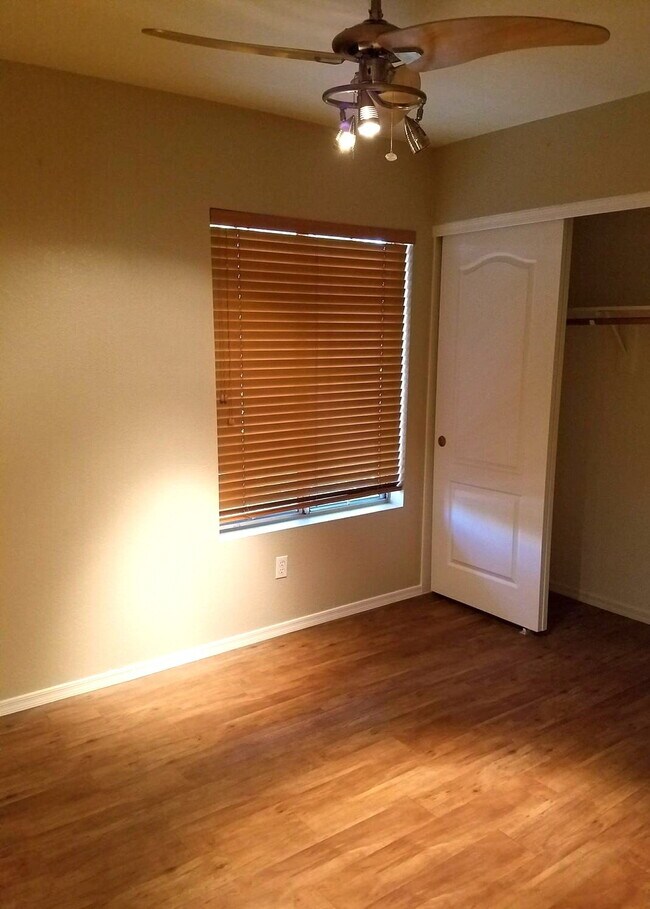 Foto del edificio - BEAUTIFUL CHANDLER HOME WITH LARGE YARD IN PRIME LOCATION