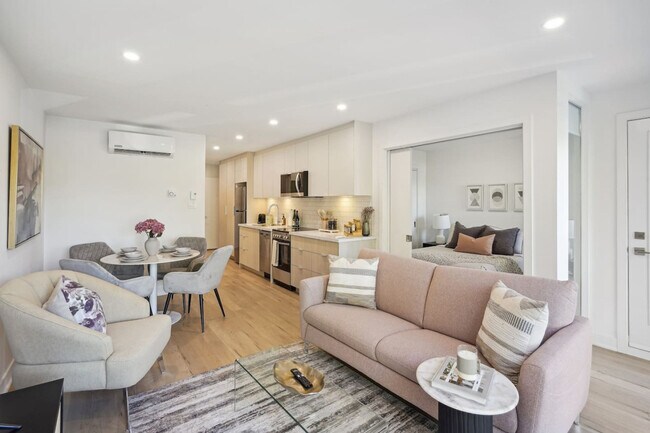 Building Photo - 2114-2114 Rue Bercy