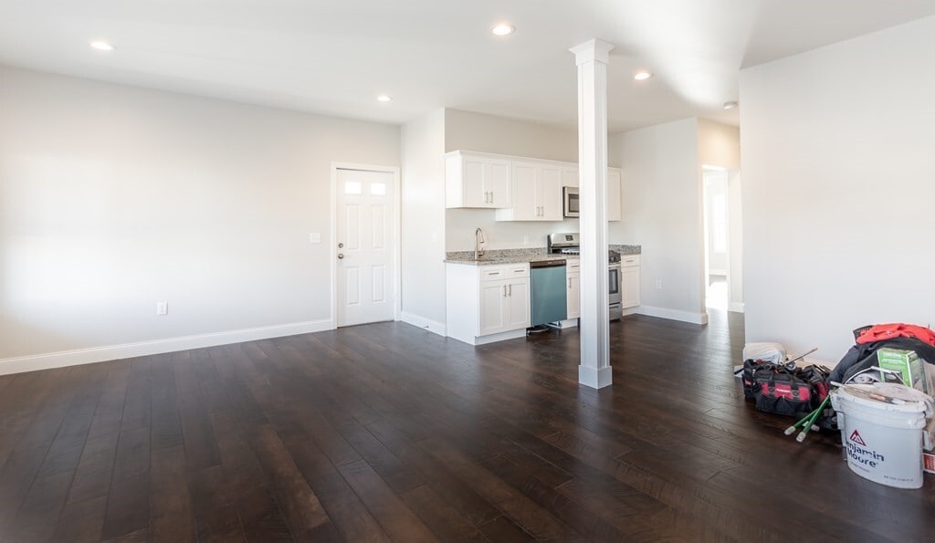 114 Sconticut Neck Rd Unit 1, Fairhaven, MA 02719 Room for Rent in