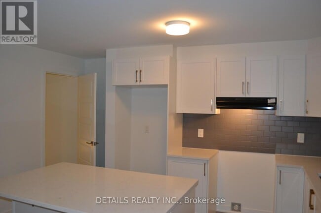 Building Photo - 373 Olivenite Private