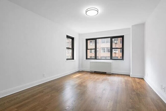 Building Photo - 400 E 89th St