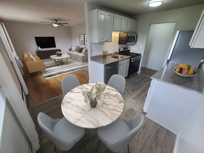 Foto del edificio - 173 Salmon Brook Dr