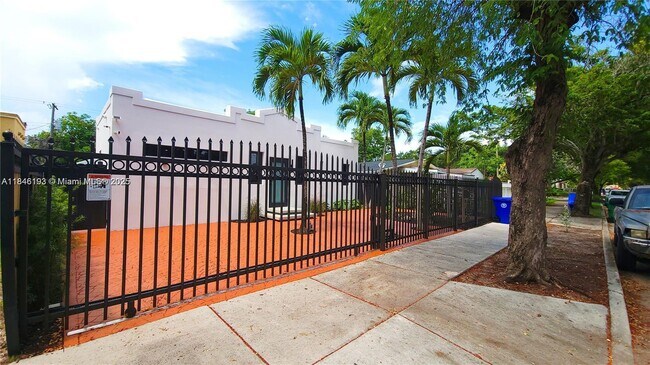 Foto del edificio - 819 NW 48th St