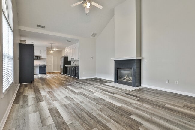 Building Photo - 440 Autumn Glen Cir