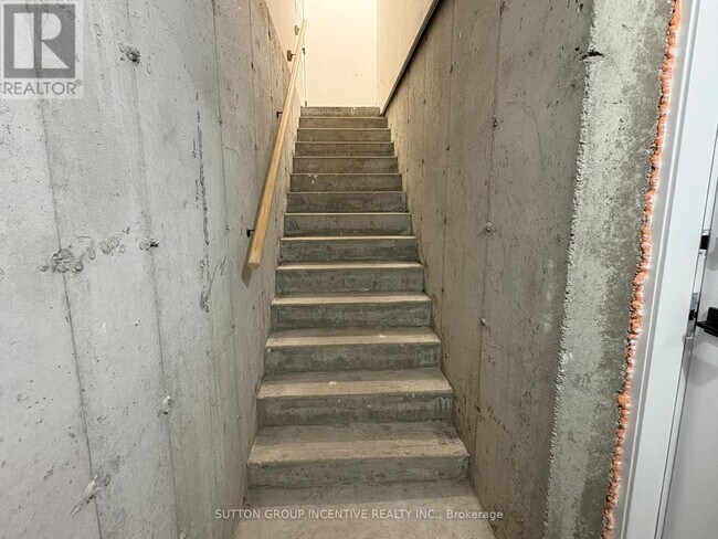 Photo du bâtiment - 1784 Big Bay Point Rd