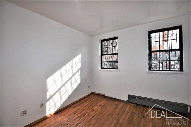 Foto del edificio - 3 bedroom in Brooklyn NY 11232