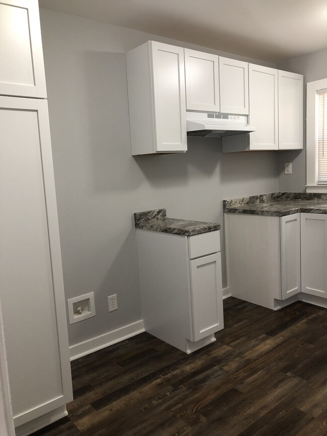 Foto del edificio - 403 E 3rd St