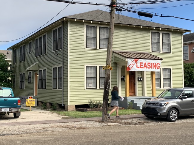 FRONT OF BUILDING - 167 E State St