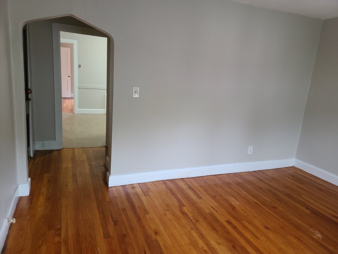 Primary Photo - 18 Brooks St