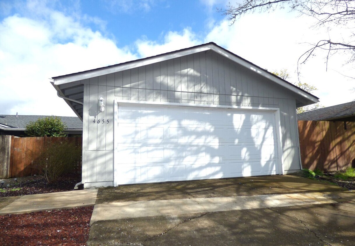 Foto del edificio - 2 bed 1 bath Home in Southeast Salem