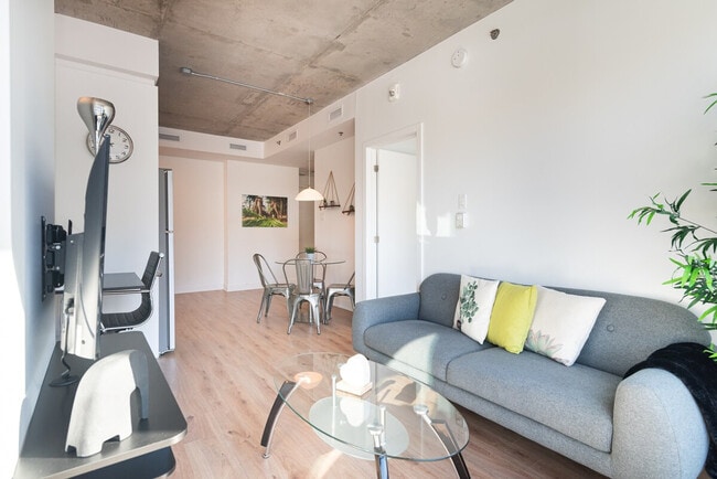 Building Photo - 1602 Rue Saint-Dominique