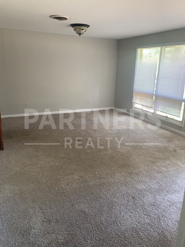 Building Photo - 4508 Rainbow Rd