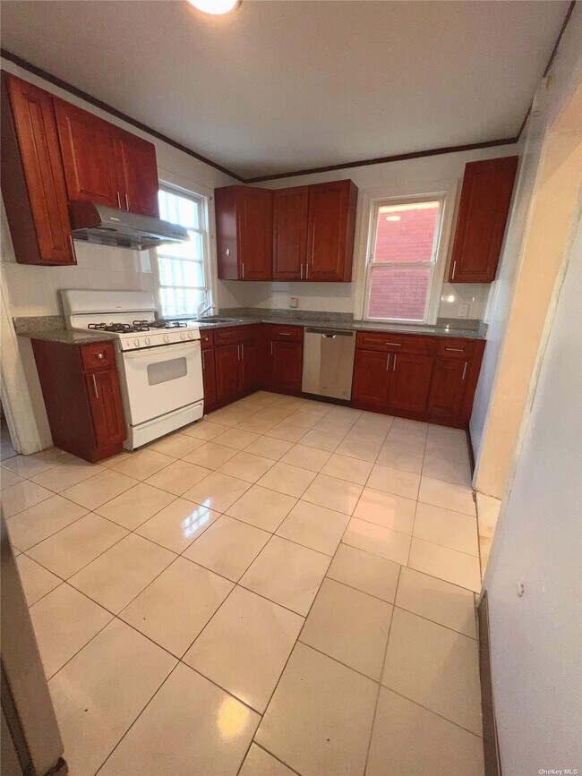 Foto del edificio - 62-53 Wetherole St