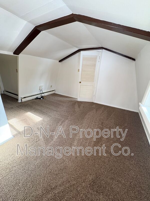 Building Photo - 106 3rd St