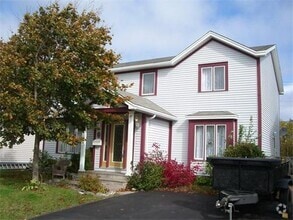 Building Photo - 24 Hyde Park Dr