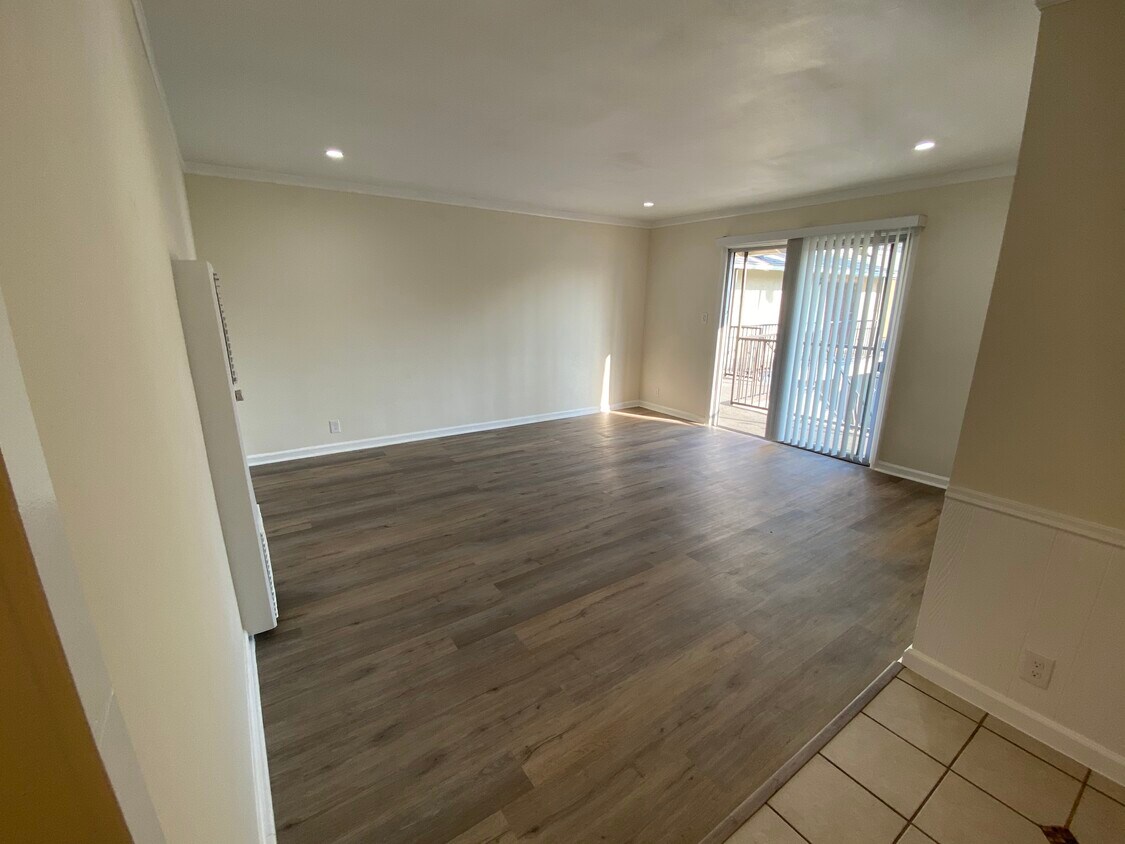 Living Area - 7421 Hazeltine Ave