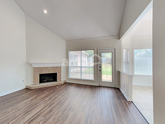 Foto del edificio - 5376 Milton Ridge Dr