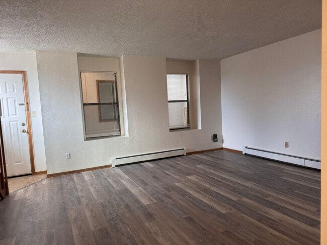 Building Photo - Sunny and Cute 2 Story, 2Bed, 1.5Bath Townhouse in Grand Junction!!!!