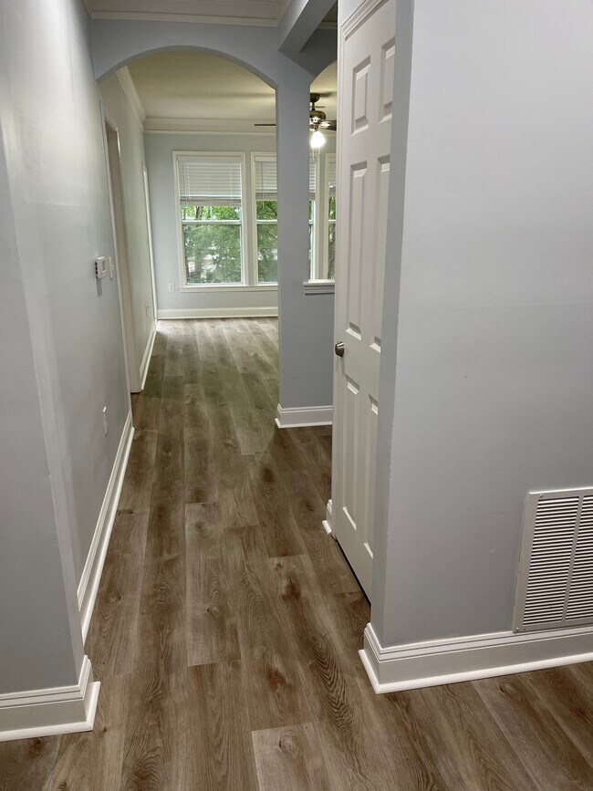 Building Photo - 1850 Cotillion Dr