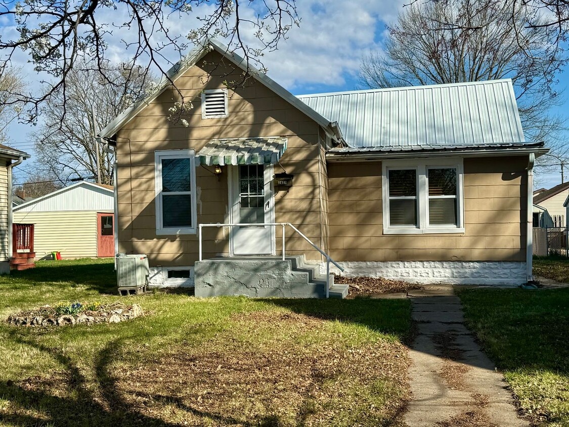 Two bedroom one bath home for rent. Call ... - Two bedroom one bath home for rent.  Call ...