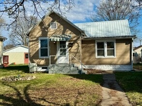 Building Photo - 2627 Lind St