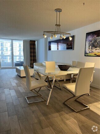 Building Photo - 1717 N Bayshore Dr