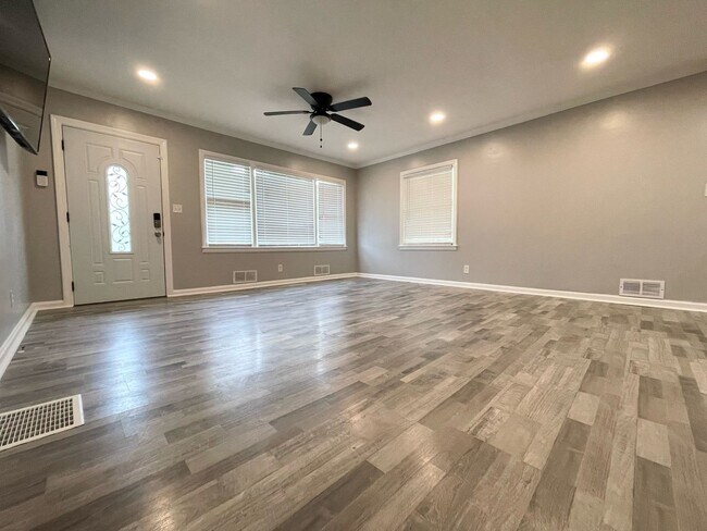 Building Photo - Newly RENOVATED ranch home in Decatur