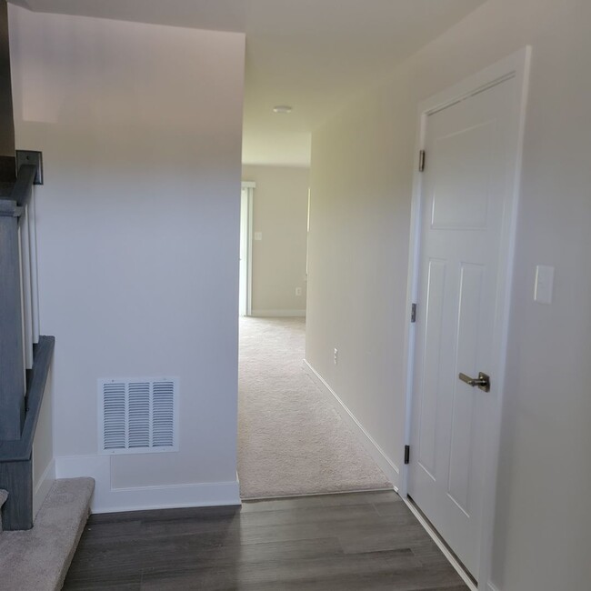 Foto del edificio - Welcome to 140 Fletcher Circle in Baker Fa...