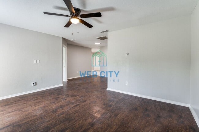 Building Photo - 2429 Kemp St