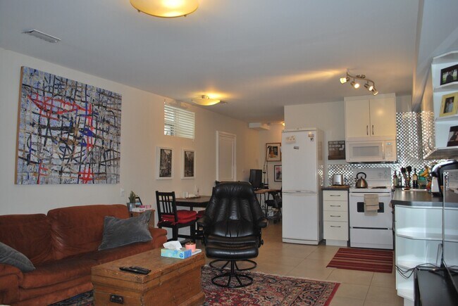 Building Photo - 1 Bedroom Annex/Seaton Village.  Private entrance. Feels like main.