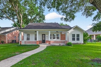 Building Photo - 4727 Lake Village Dr