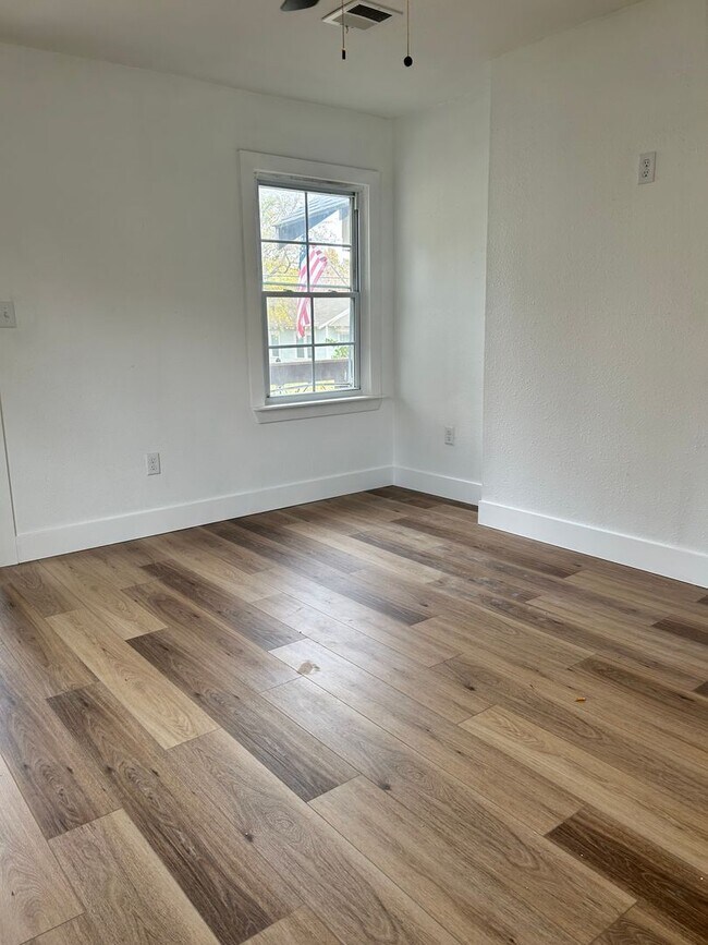 Foto del edificio - 1 Bedroom close to the University of Tulsa...