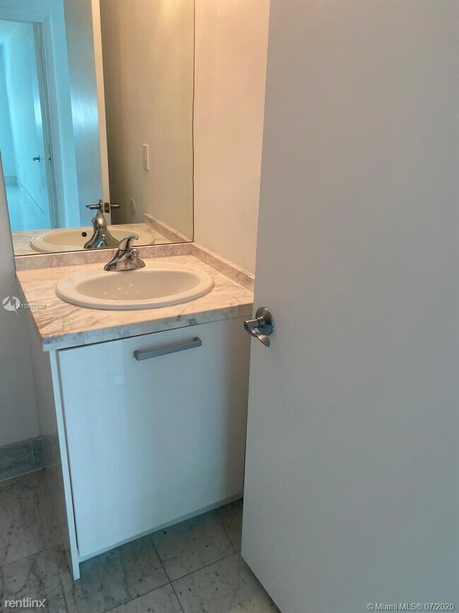 Foto del edificio - 2 br, 2 bath  - Vizcayne North Condo