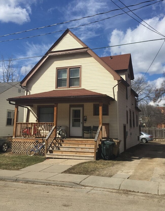 Building Photo - 1120 Bowen Ct