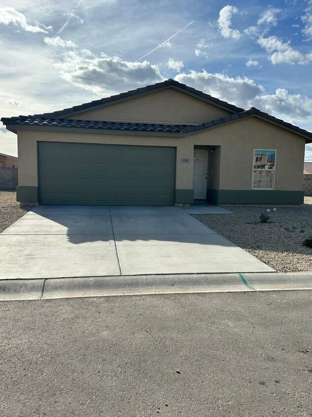 Foto principal - Newer home in the heart of Ft Mohave